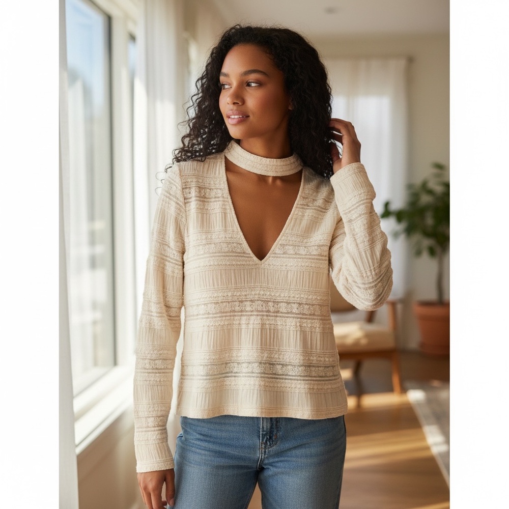 cinq a sept Cream V-Neck Textured Long Sleeve Top with Neck Band